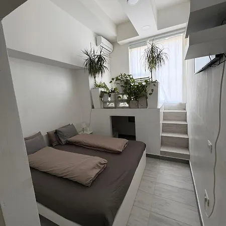 Industrial 1 Apartment *