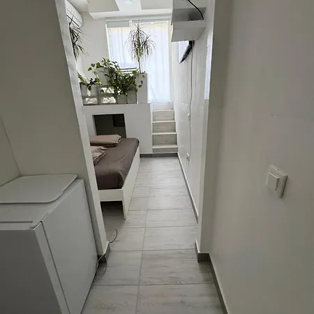 Industrial 1 Apartment *