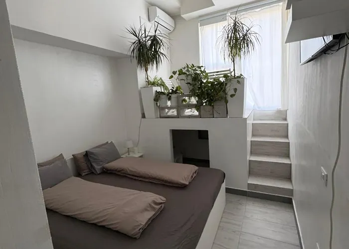 Industrial 1 Apartment *